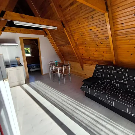 Chalet Petit Avec Terrasse Oust