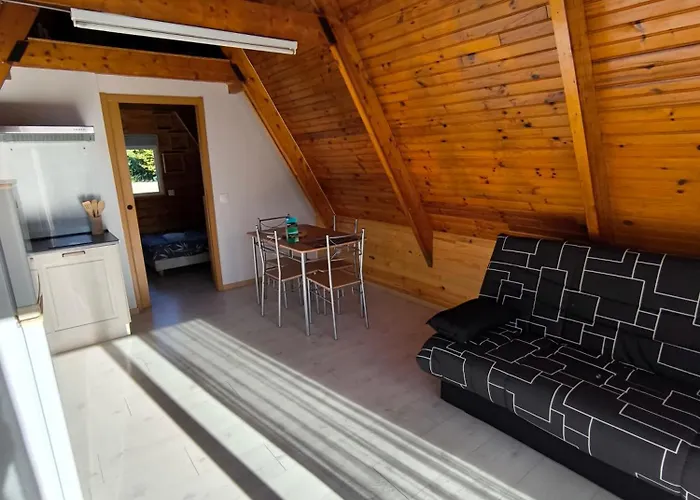 Chalet Petit Avec Terrasse Oust