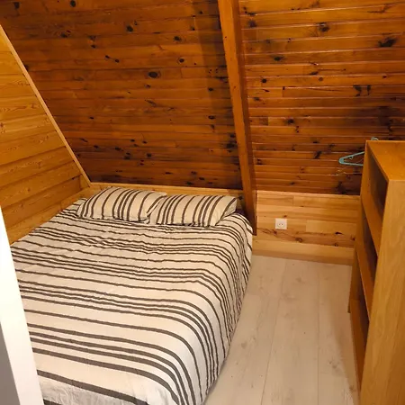 Petit Avec Terrasse Chalet Oust