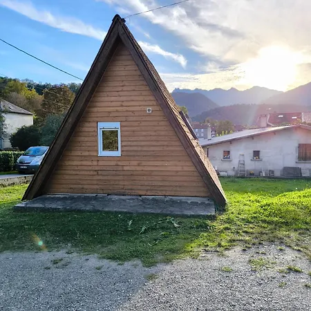 Petit Avec Terrasse Oust