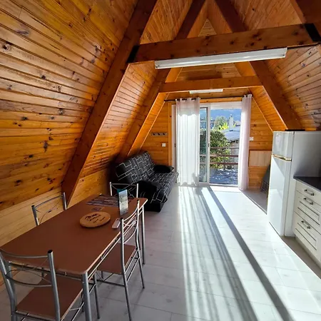 Petit Avec Terrasse Chalet *