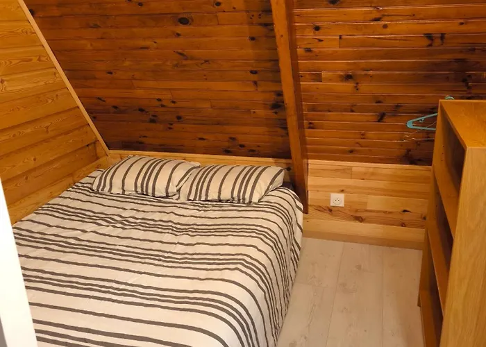 Petit Avec Terrasse شاليه Oust