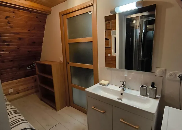 Petit Avec Terrasse شاليه *