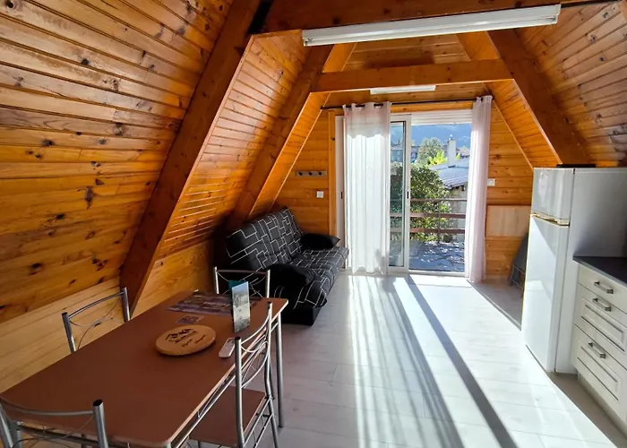 Petit Avec Terrasse شاليه *